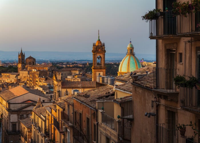 Caltagirone en été : entre artisanat local et fête traditionnelle