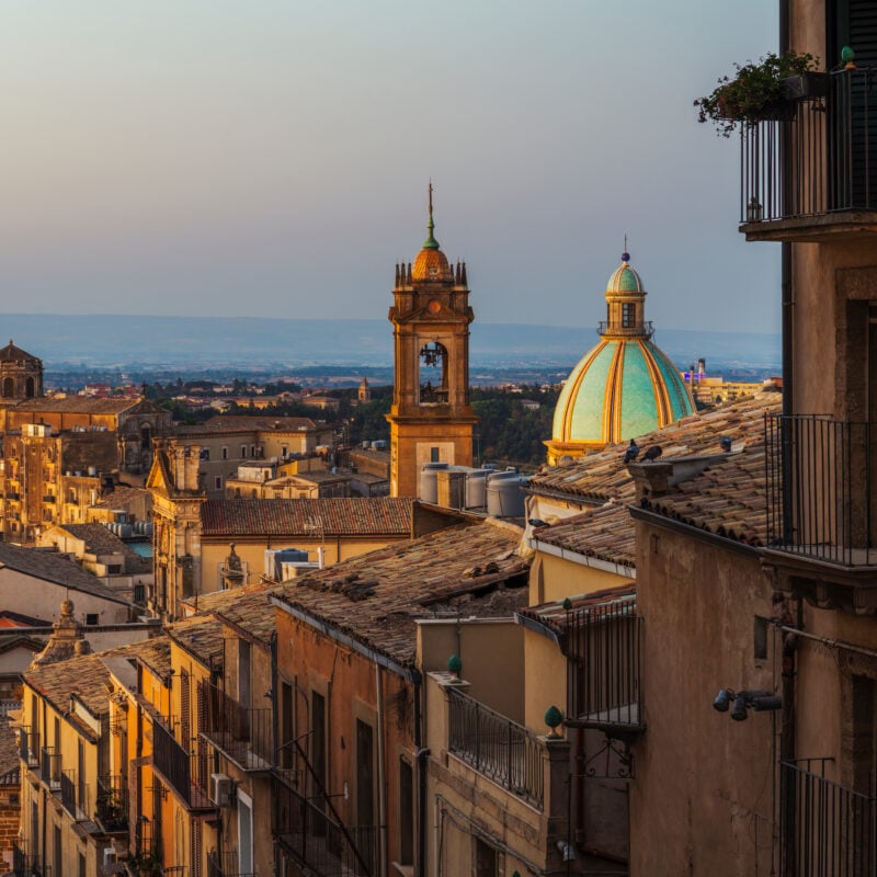 Caltagirone en été : entre artisanat local et fête traditionnelle
